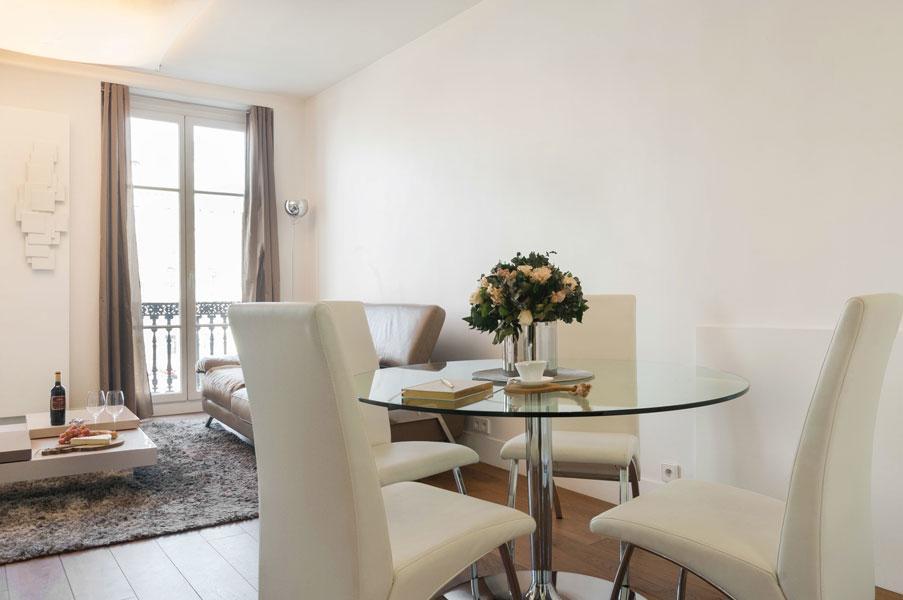 Two Bedroom Luxury Apartment - Balcony With View Of Notre Dame Париж Екстериор снимка