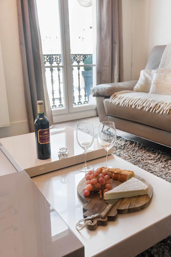 Two Bedroom Luxury Apartment - Balcony With View Of Notre Dame Париж Екстериор снимка